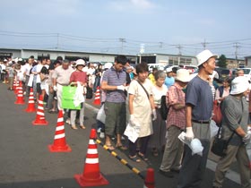 激安、大人気、大行列